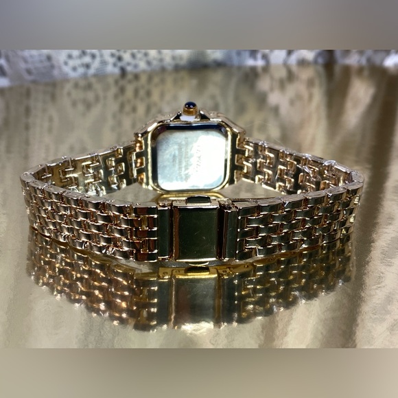 Gold Timeless Quartz Watch - Picture 7 of 7